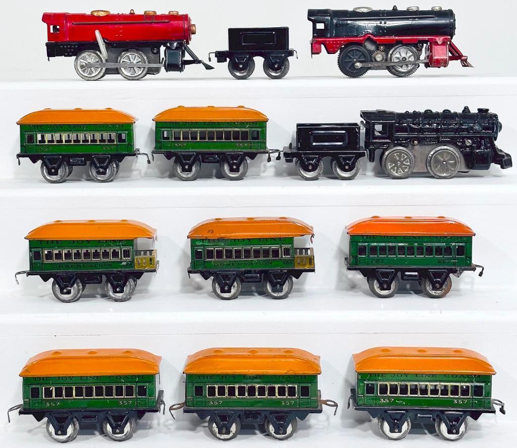 Joyline Prewar O Gauge Red/Black Locomotive and Tender/Black/Red Locomotive and Tender/Eight Cars (1 of 6)