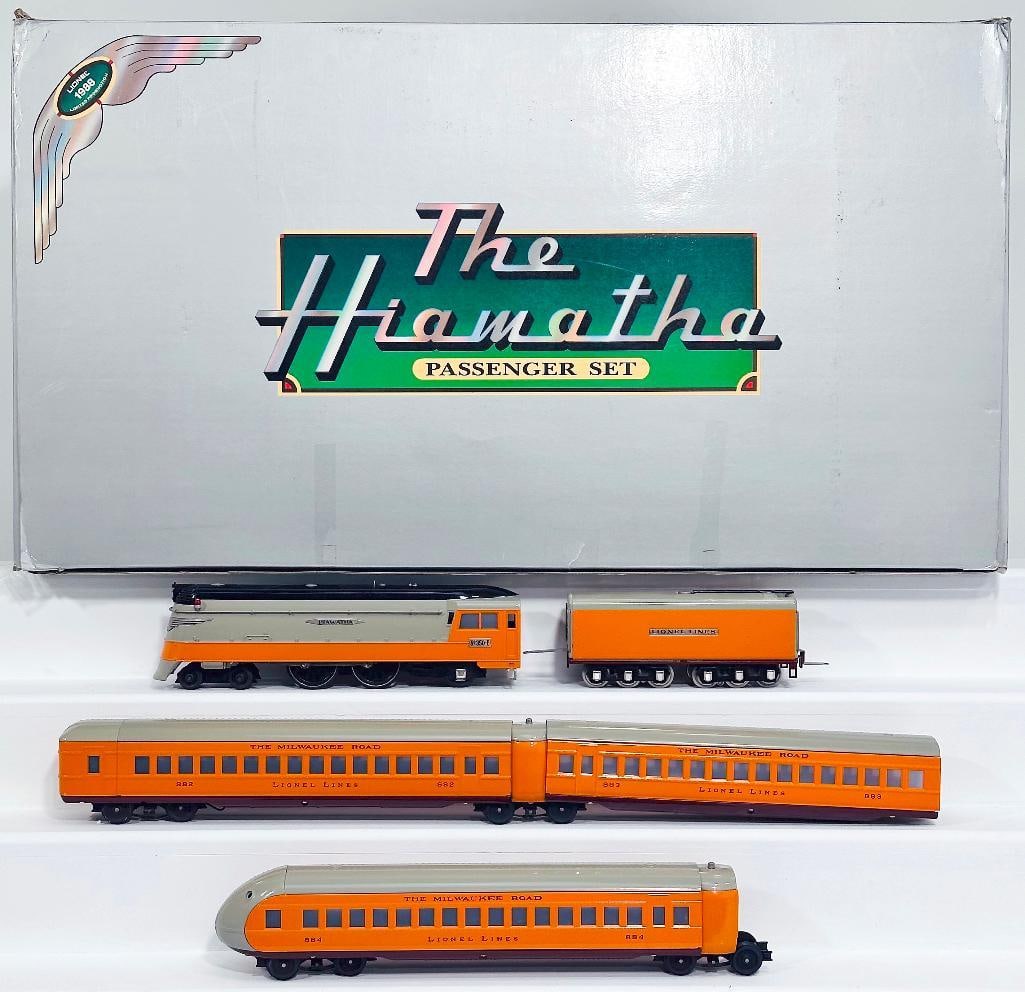 Lionel Modern O Gauge Hiawatha Passenger Set Boxed: Lionel Modern O Gauge Hiawatha Passenger Set Boxed, in C8 or better and with its original box that shows light wear.