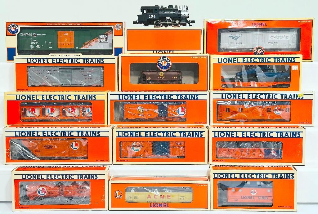 Lionel Modern O Gauge Copper Range 0 - 6 ?0 Locomotive and Tender Boxed and 14 Assorted Fright Cars (1 of 12)