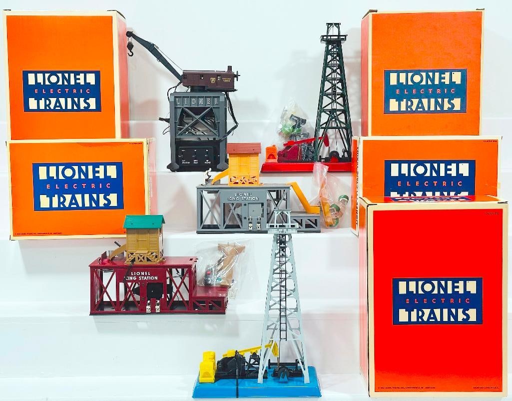 Lionel Modern O Gauge Oil Derrick and Pump/Marathon Oil Derrick/Pennsylvania Railroad Gantry Crane (1 of 7)