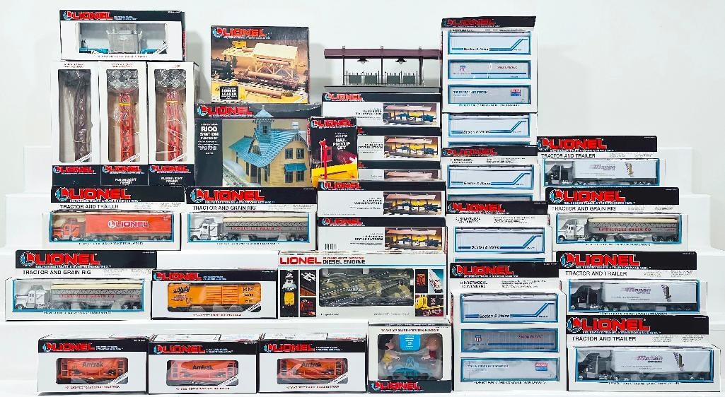 Lionel Modern O Gauge 3 Intermodal Containers X5/US Marines SW ?1 Switcher/Lionel Tractor Monon (1 of 8)