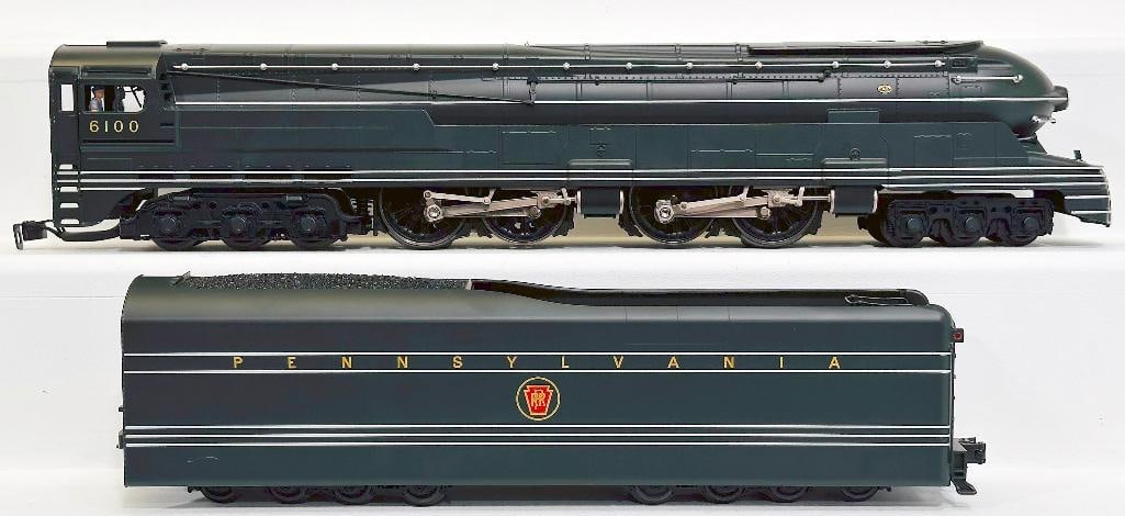 Lionel Modern O Gauge Pennsylvania 6 - 4 - 4 - 6 Streamlined Locomotive and Tender (1 of 6)