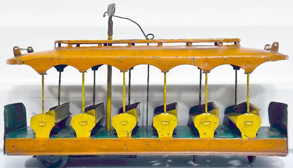 Converse Prewar Floor Toy Union Depot Clockwork Trolley (1 of 6)