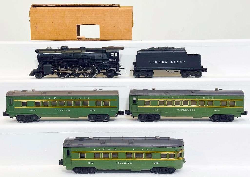 Lionel Postwar O Gauge 2025 Locomotive and 2466WX Tender/2401 - 2400 - 2402 Green and Gray Cars (1 of 6)