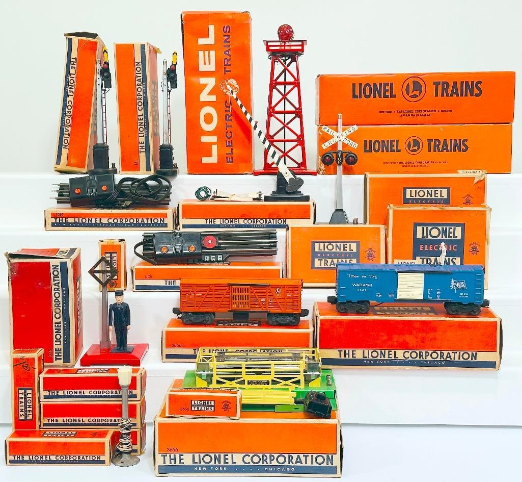 Lionel Postwar O Gauge Five (5) Assorted Accessories/No 71 Lamp Post Boxed X5/No. 3656 Operating Car (1 of 14)