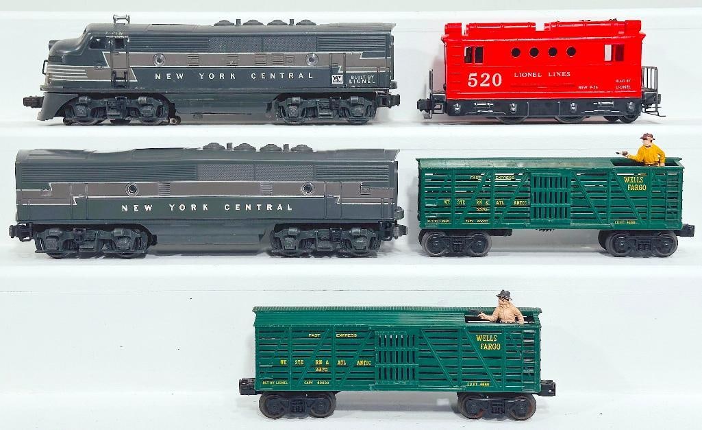 Lionel Postwar O Gauge 2333 New York Central F - 3 A Powered Unit and 2333 New York Central Dummy B (1 of 6)