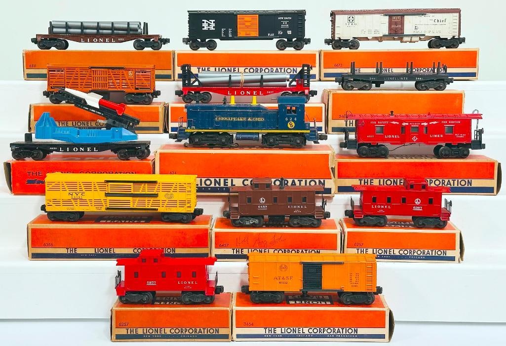 Lionel Postwar O Gauge 624 Chesapeake and Ohio Switcher and Thirteen (13) Assorted Freight Cars (1 of 20)