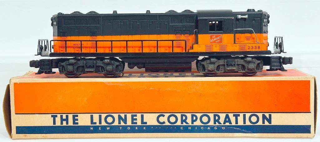 Lionel Postwar O Gauge 2338 Milwaukee Road GP - 7 solid orange stripe Switcher (1 of 9)
