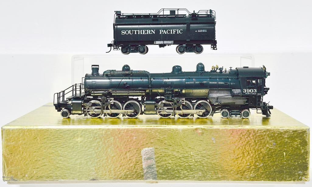 Master Series Modern HO Brass Southern Pacific AM?2 Cab Forward 4 - 6 - 6 ?2 Locomotive and Tender: Master Series Modern HO Brass Southern Pacific AM - 2 Cab Forward 4 - 6 - 6 - 2 Locomotive and Tender Boxed, in C8 and with its original box. This item has been tested and is operational.