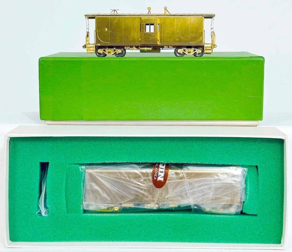 Overland Models Modern HO Brass Southern Pacific Bay Window C50-9 Caboose and GPEX Pfaudler Milk Car (1 of 9)