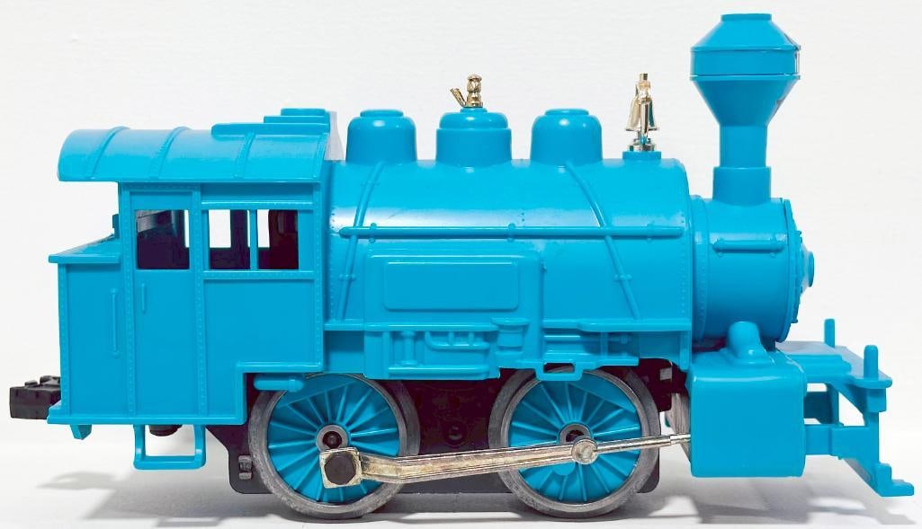Lionel Modern O Gauge 0– 4 – 0 Light Blue Switcher Special Lionel Employees’ Gift (1 of 5)