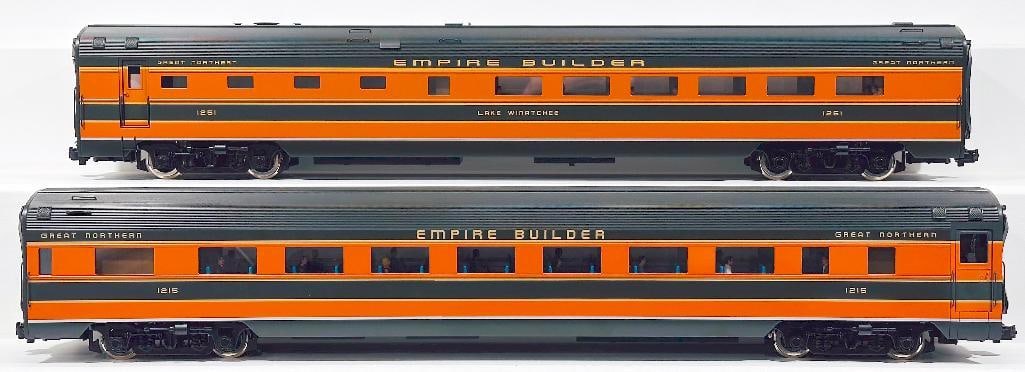 USA Trains Modern G Scale Great Northern Dining Car and Great Northern Coach (1 of 6)