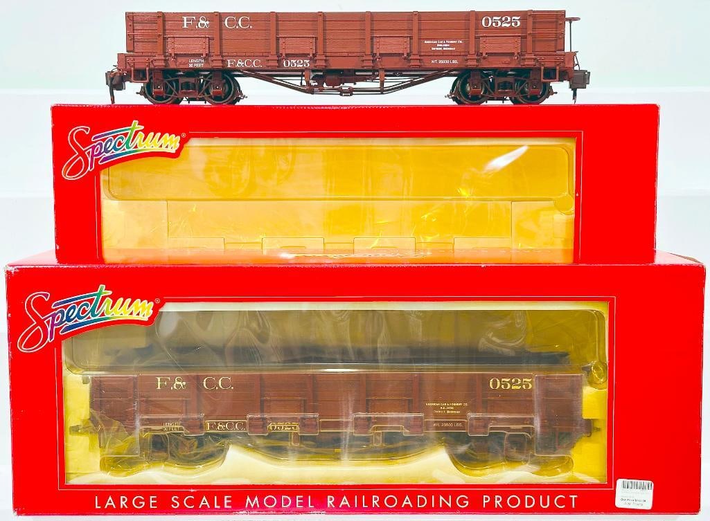 Spectrum Modern G Scale LS Low Side Gondola Florence and Cripple Creek Boxed X2: Spectrum Modern G Scale LS Low Side Gondola Florence and Cripple Creek Boxed X2, each in C8 and each with its original box. The longest item in this Lot is 25 inches.