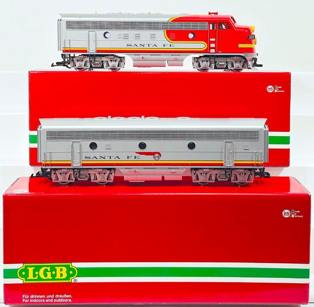 LGB Modern G Scale 20570 Santa Fe F - 3 A Powered Diesel Unit and 20582 F-3 Santa Fe B Dummy Diesel (1 of 8)