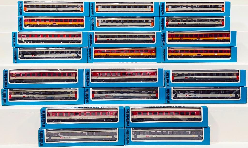 Marklin Modern HO Scale Twenty-two (22) Assorted Long Passenger Cars Boxed: Marklin Modern HO Scale Twenty-two (22) Assorted Long Passenger Cars Boxed, including 4263, 4123, 4266, 4123, 4266, 4226, 4262, 4123, 4262, 4161, 4263, 4227, 4227, 4123, 4266, 4266, 4226, 4161, 4161,