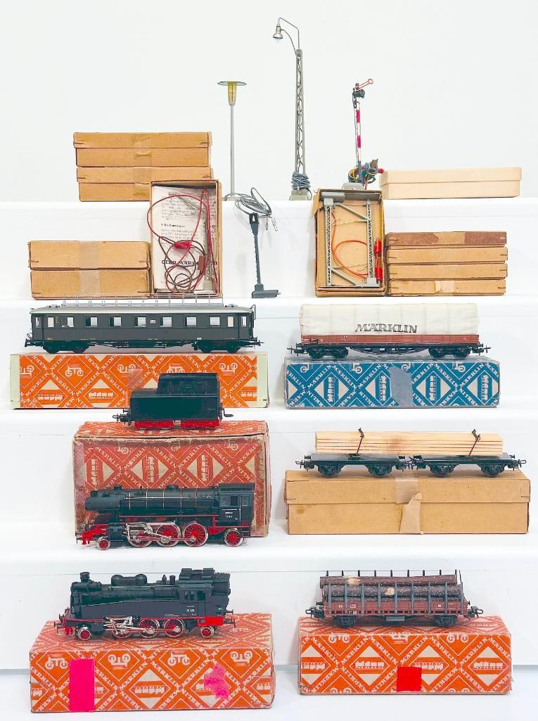 Marklin Postwar HO Scale BR 75 Gutzold 2 - 6 - 2 Tank Locomotive (1 of 9)