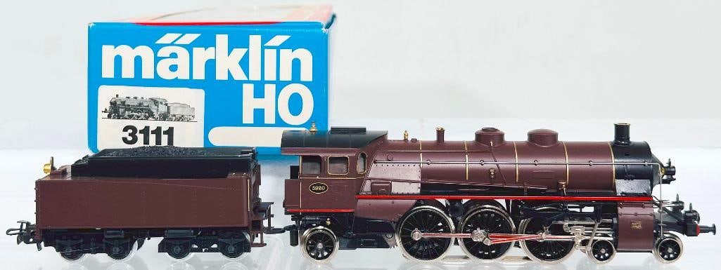 Marklin Postwar HO Scale #3111 4 - 6 - 2 Locomotive and Tender Boxed (1 of 8)