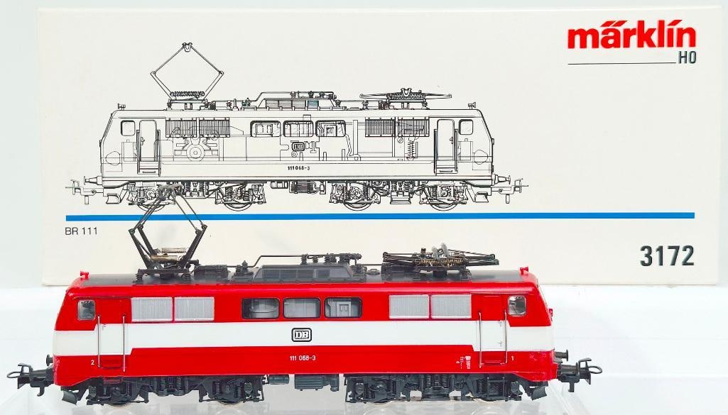 Marklin Modern HO Scale #3172 BR 111 Electric Locomotive Boxed (1 of 8)
