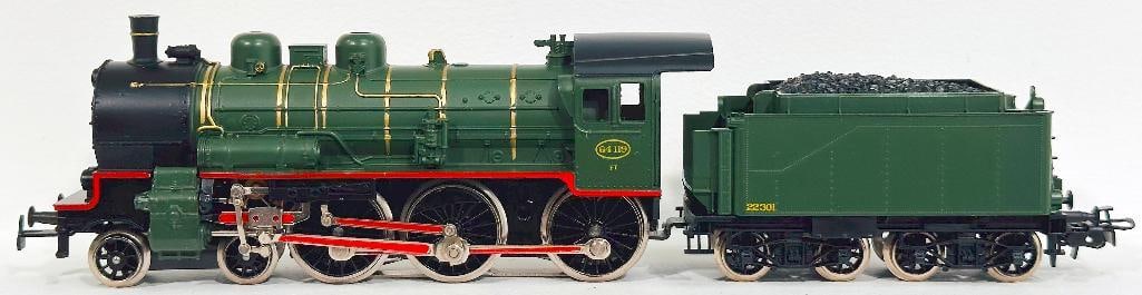 Marklin Postwar HO Scale #3086 4 - 6 - 0 Locomotive and Tender Boxed - 3