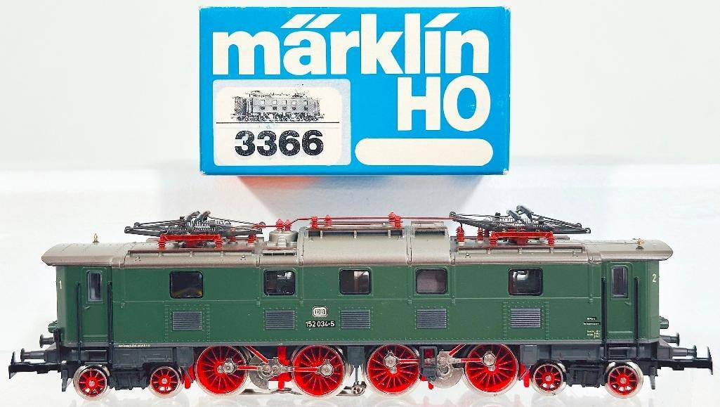 Marklin Postwar HO Scale #3366 Electric Locomotive Boxed: Marklin Postwar HO Scale #3366 Electric Locomotive Boxed, in C8 or better and with its original box - conventional. Length is 11 inches.