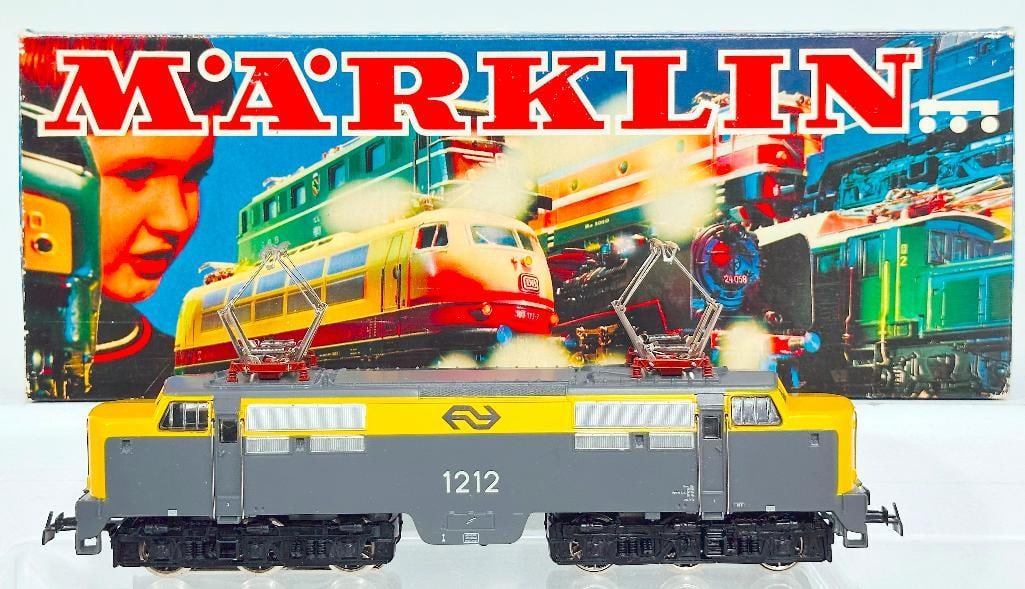 Marklin Postwar HO Scale #3055 NS Electric Locomotive Boxed (1 of 8)