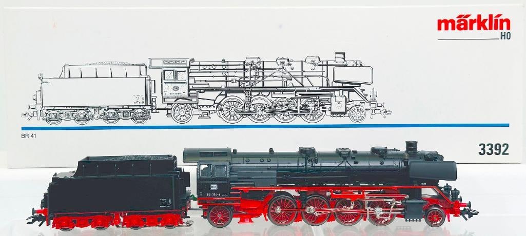 Marklin Modern HO Scale #3392 2 - 8 - 2 BR 41 Locomotive and Tender Boxed (1 of 8)