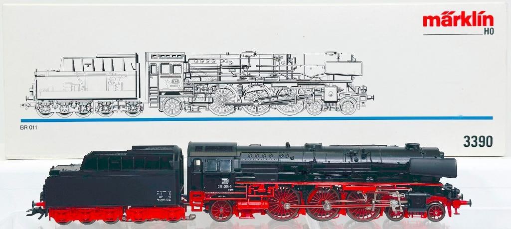 Marklin Modern HO Scale #3390 4 - 6 - 2 BR 011 Locomotive and Tender Boxed (1 of 8)
