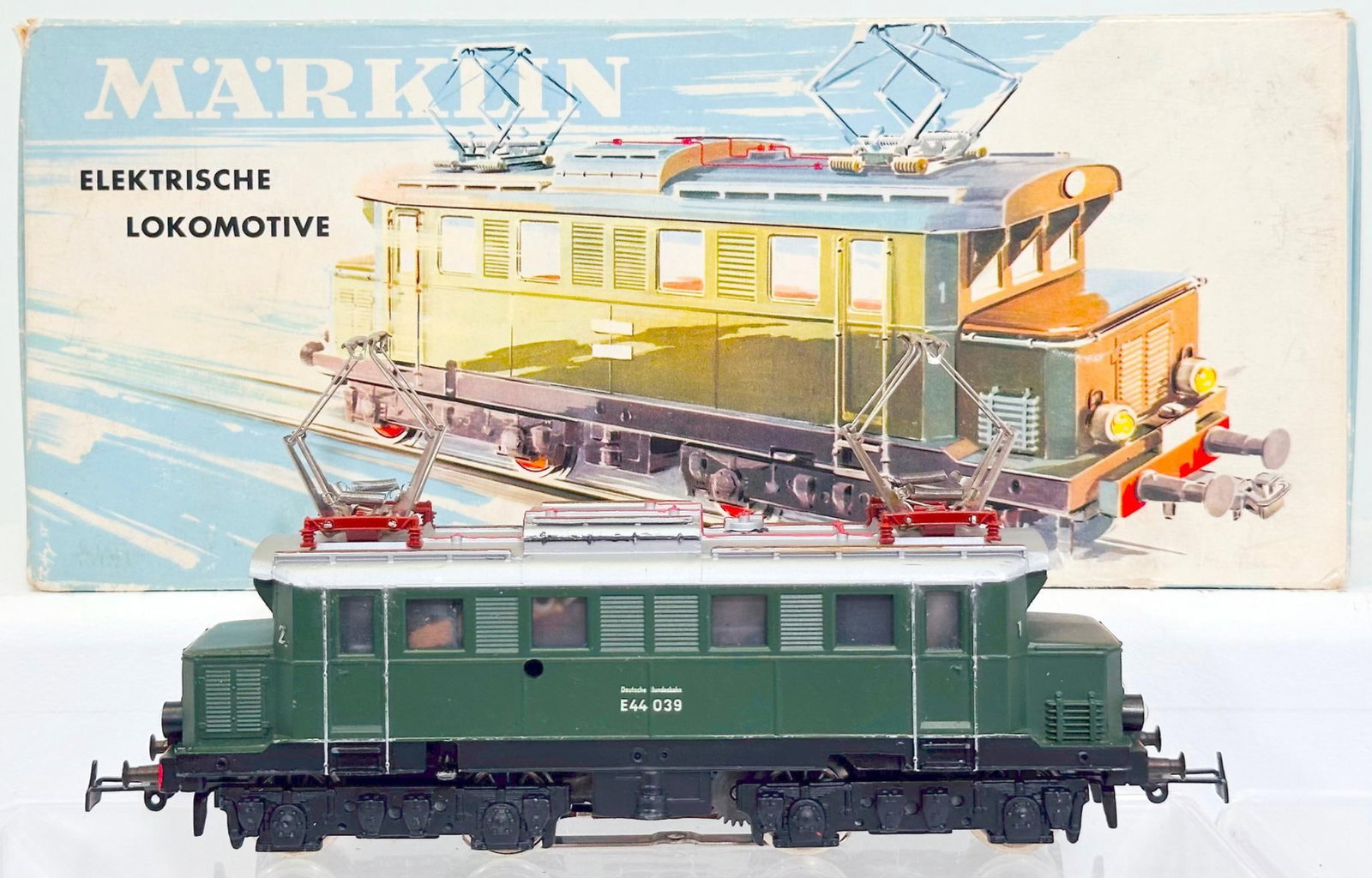 Marklin Postwar HO Scale #3011 DB E44 Electric Locomotive Boxed (1 of 8)