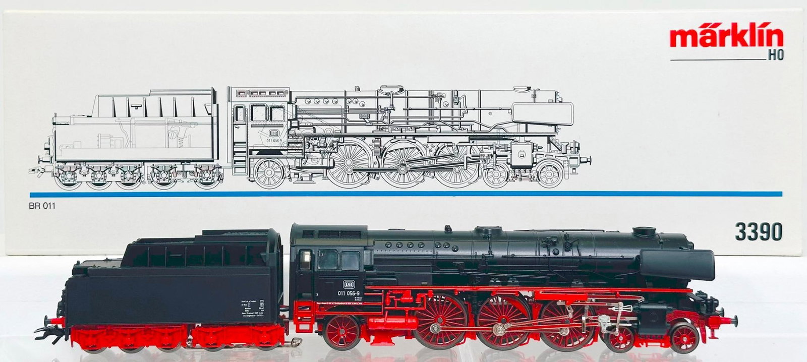 Marklin Modern HO Scale #3390 4 - 6 - 2 DB BR 011 Locomotive and Tender Boxed (1 of 8)