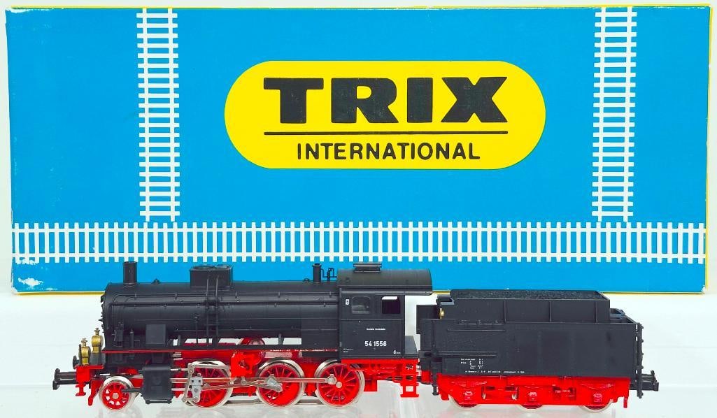 Trix Modern HO Scale #2425 2 - 6 - 0 Locomotive and Tender Boxed (1 of 8)