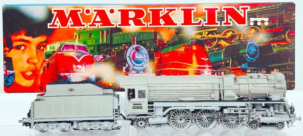 Marklin Postwar HO Scale #3085 4 - 6 - 2 BR H 02 Locomotive and Tender Boxed (1 of 8)