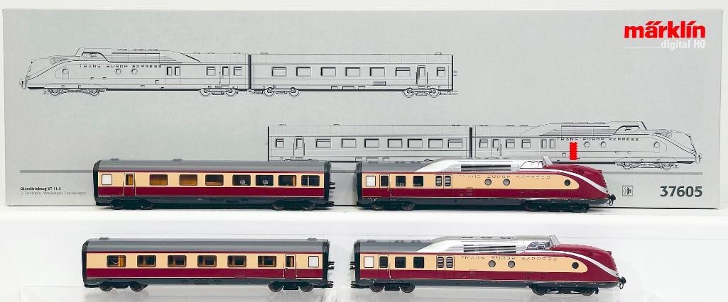 Marklin Modern Digital HO Scale #37605 German Federal Railroad Class VT 11.5 Diesel Powered Rail Car (1 of 8)