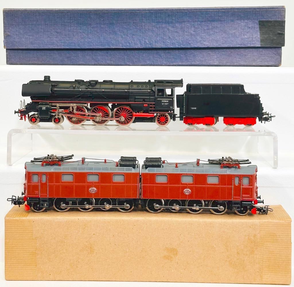 Marklin Postwar HO Scale #3048 4 - 6 - 2 DB BR 01 Locomotive and Tender and SJ Double Electric (1 of 7)