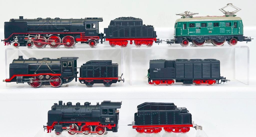 Marklin Postwar HO Scale F 800 4 - 6 - 2 Locomotive and Tender/ Marklin Prewar HO Scale 0 - 4 - 0 (1 of 6)