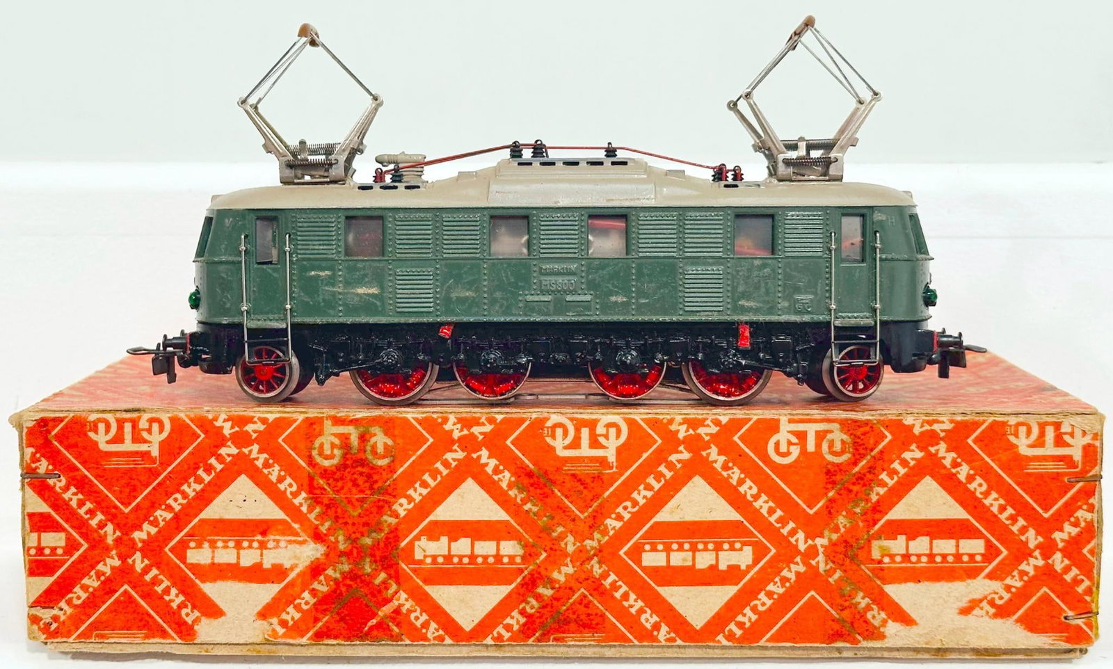 Marklin Postwar HO Scale MS – 800 DR E18 2 – 4 – 4 – 2 Electric Locomotive made in 1949 - (1 of 8)