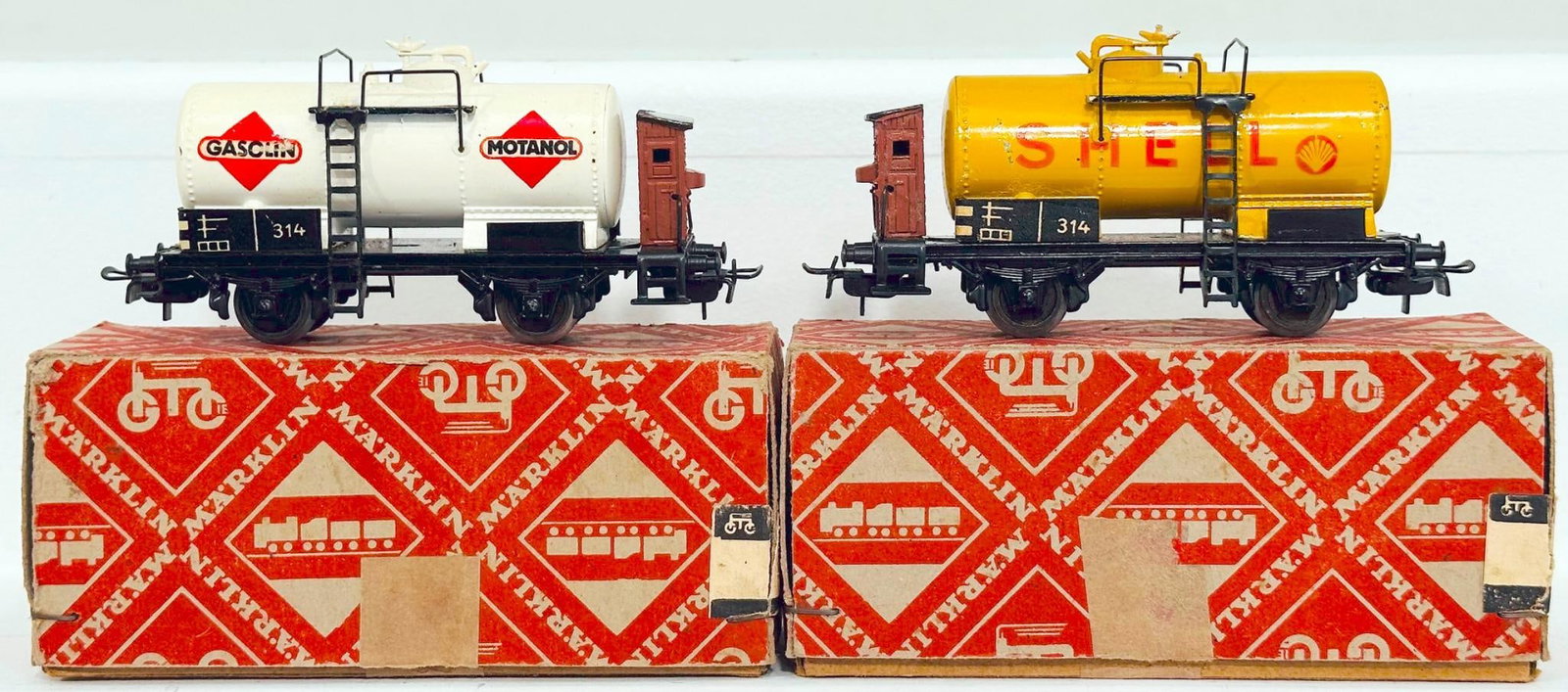 Marklin Postwar HO Scale 314S Shell Tank Car and 314G Motanol Tank Car Boxed (1 of 8)