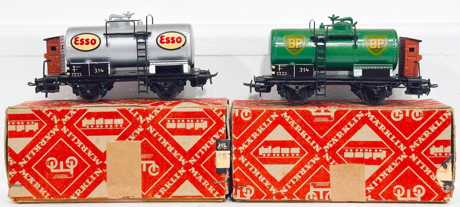 Marklin Postwar HO Scale 314 British Petroleum 4 Wheel Metal Construction Tank Car and 314E Tank Car (1 of 8)