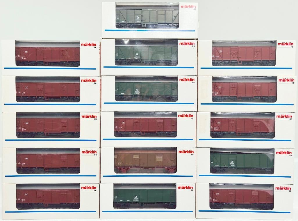 Marklin Postwar HO Scale Sixteen (16) Assorted Freight Cars Boxed (1 of 9)