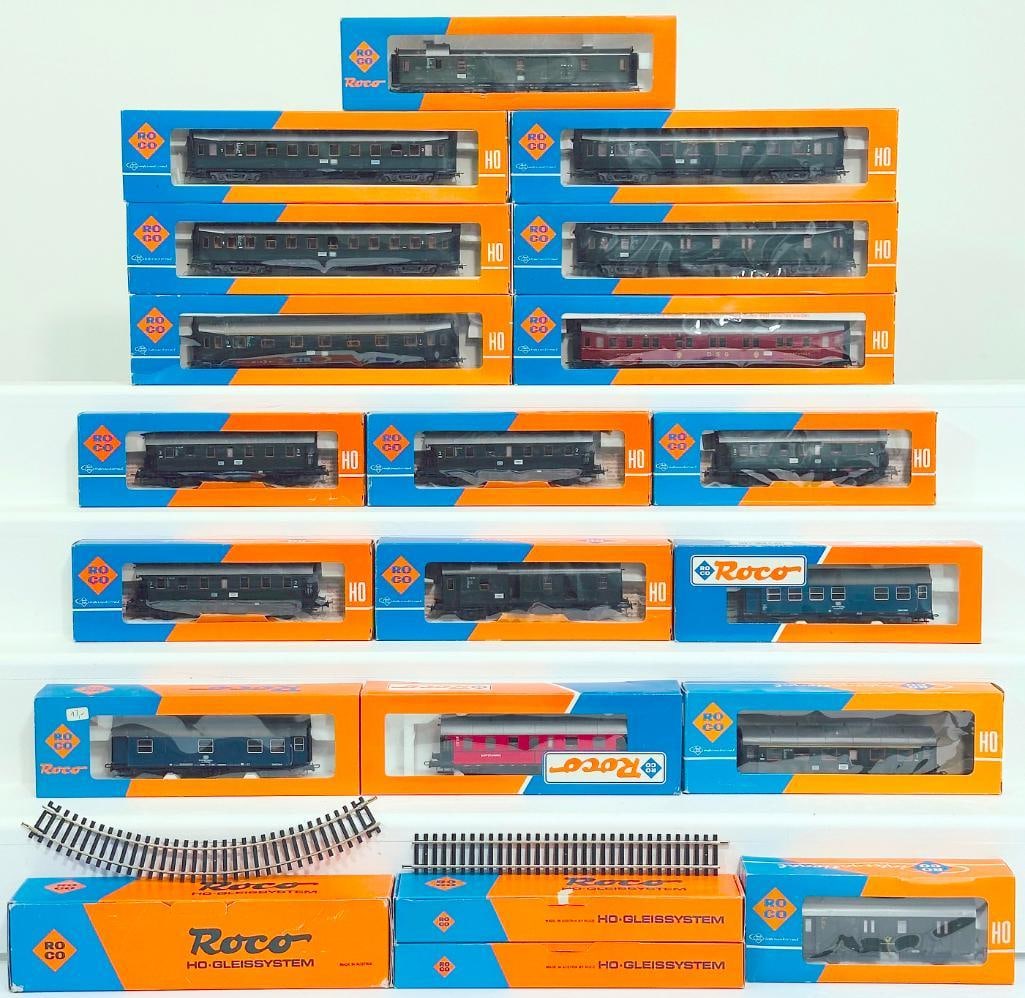 Roco Modern HO Scale Seventeen (17) Assorted Passenger Cars (1 of 10)