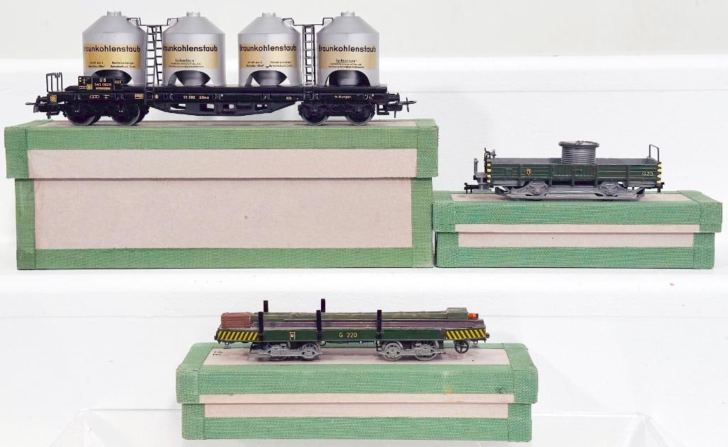 Marklin Postwar HO Scale Braun–Kohlestaub–Wagen and Unknown Manufacturer Modern HO Scale Two (1 of 8)