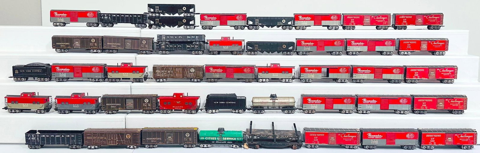Marx Prewar and Postwar O Gauge Assorted 8 wheel Box Cars - Assorted 8 Wheel Gondolas and Hoppers: Marx Prewar and Postwar O Gauge Assorted 8 wheel Box Cars - Assorted 8 Wheel Gondolas and Hoppers - Assorted 8 Wheel Cabooses, each in C6 to C7. Due to the size and volume of this Lot, it will be