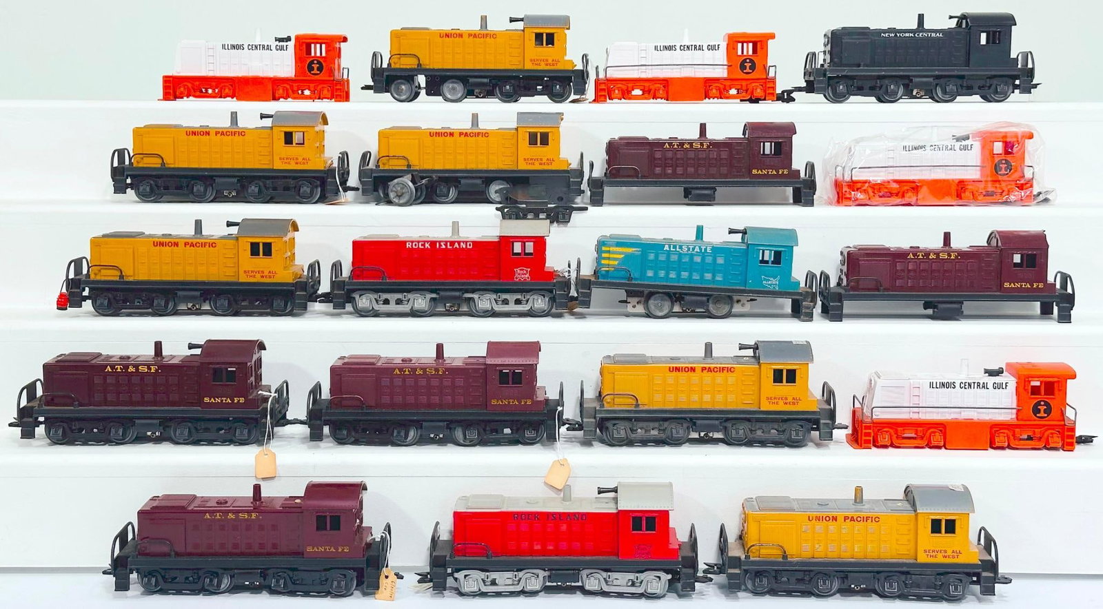 Marx Postwar O Gauge Assorted Switchers and Assorted Illinois Central Gulf Switcher Shells Only: Marx Postwar O Gauge Assorted Switchers and Assorted Illinois Central Gulf Switcher Shells Only, each in C6 to C7. Due to the size and volume of this Lot, it will be costly to ship. There are no