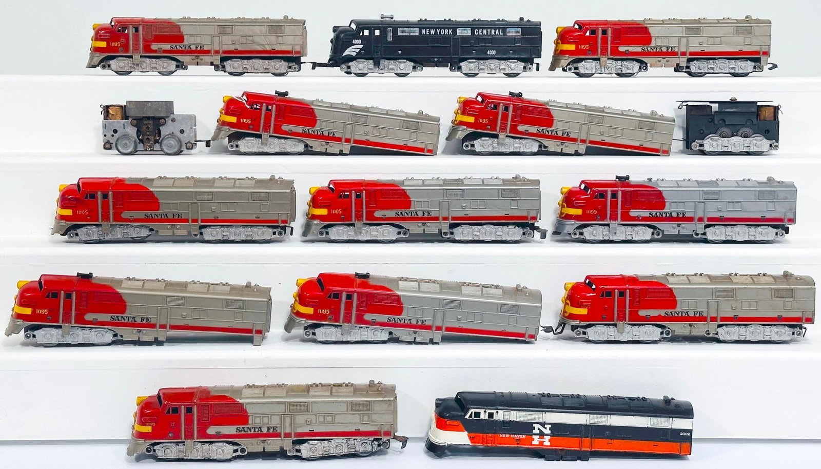 Marx Postwar O Gauge Assorted Santa Fe Diesel Units both Powered and Dummy: Marx Postwar O Gauge Assorted Santa Fe Diesel Units both Powered and Dummy, each in C6 to C7. Due to the size and volume of this Lot, it will be costly to ship. There are no trains in this Lot. This