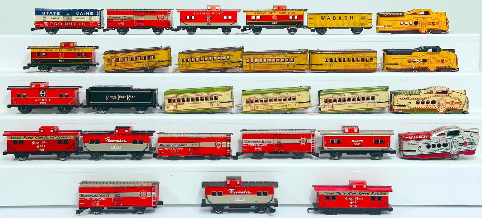 Marx Prewar and Postwar O Gauge M10005 Streamliner Locomotives/Passenger Cars/Assorted 4 Wheel Cars (1 of 4)