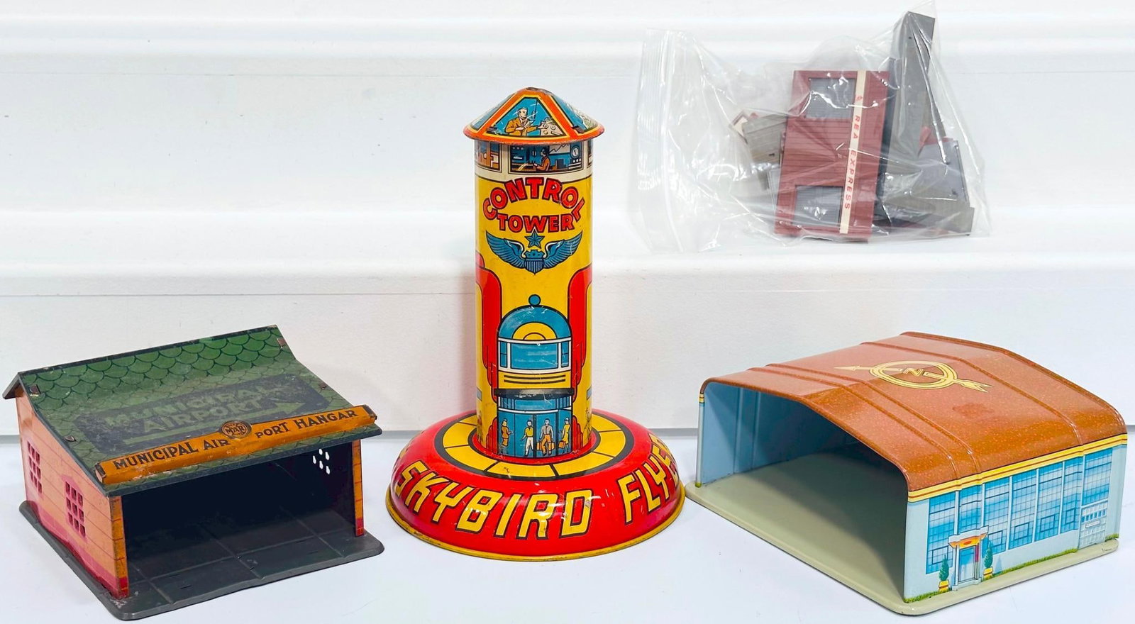 Marx Postwar Tin Stations and Structures - 4
