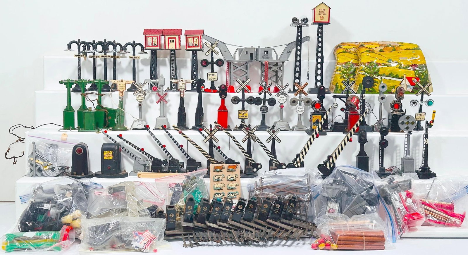 Marx Postwar O Gauge Assorted Shacks - Assorted Lights - Assorted Signals and Crossing Gates (1 of 4)