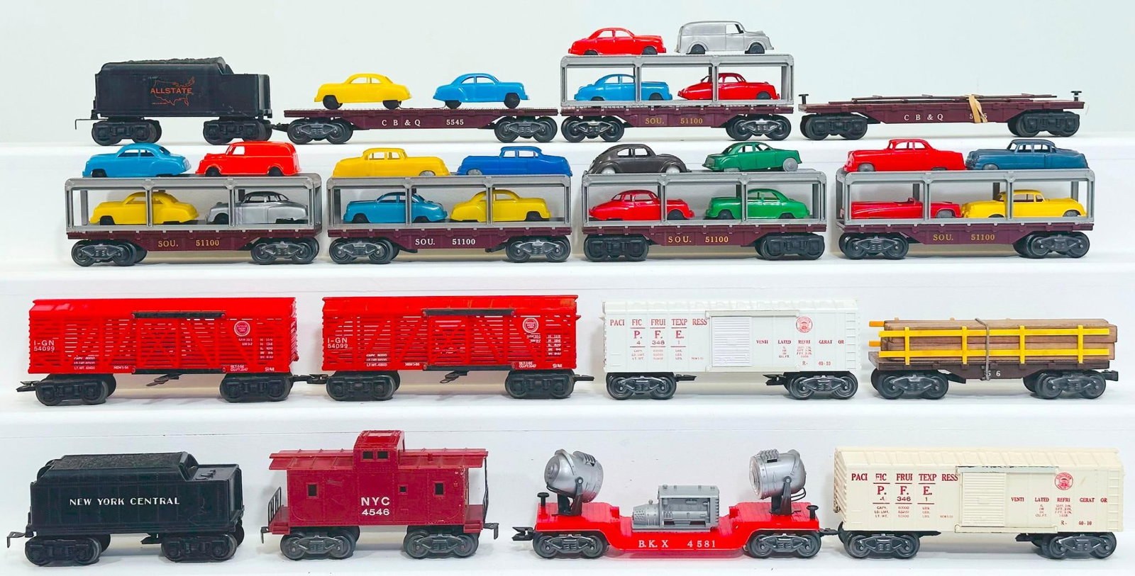 Marx Postwar O Gauge Assorted Auto Carriers with autos - Assorted Plastic Freight Cars and Tenders: Marx Postwar O Gauge Assorted Auto Carriers with autos - Assorted Plastic Freight Cars and Tenders, in C7 to C8. Due to the size and volume of this Lot, it will be costly to ship. This is a General Co