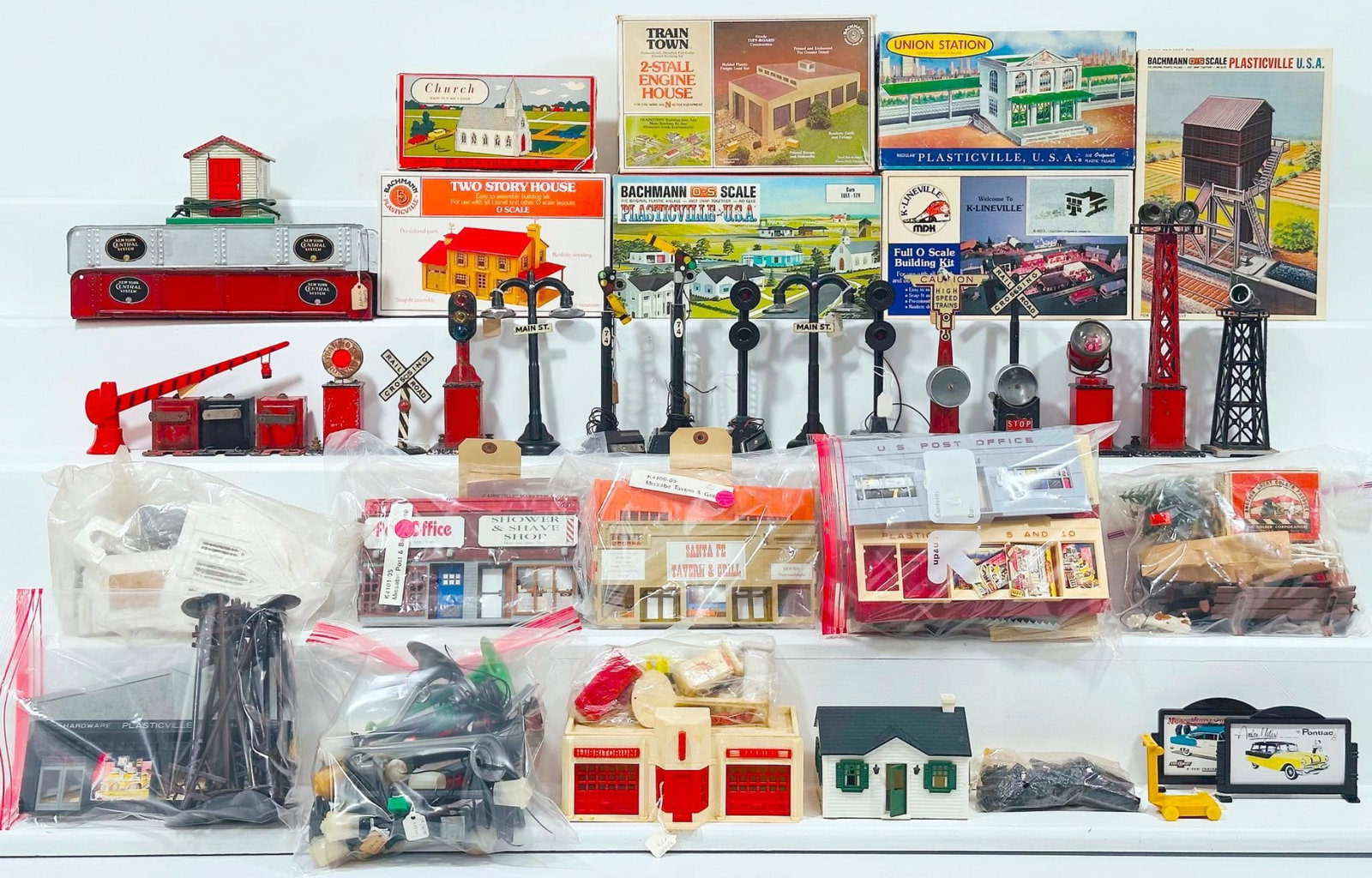Marx Postwar O Gauge Assorted Bachmann and Plasticville Structure Kits-Assorted Semaphores (1 of 3)