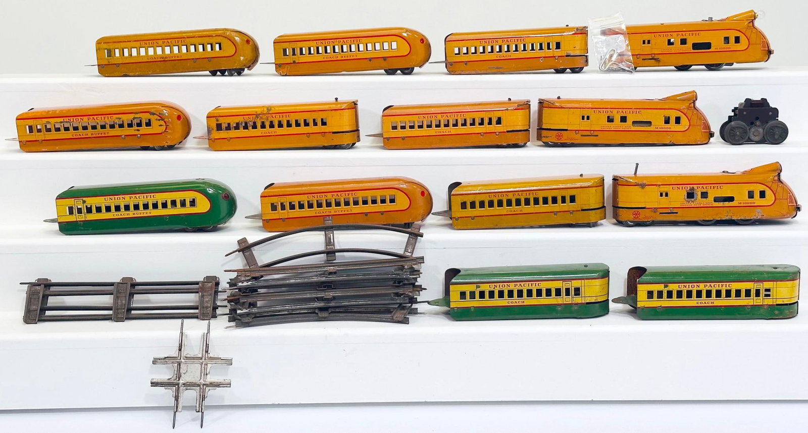Marx Prewar O Gauge M10000 Union Pacific Streamliner Set and Assorted Locomotives and Cars (1 of 3)
