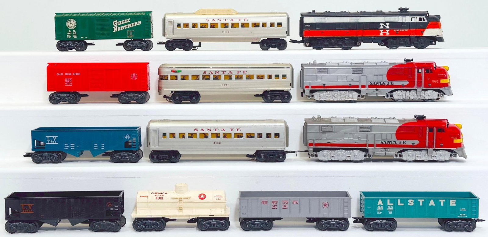 Marx Postwar O Gauge Santa Fe A - A Powered and Dummy Diesel Units/ New Haven A Powered Diesel Unit (1 of 8)
